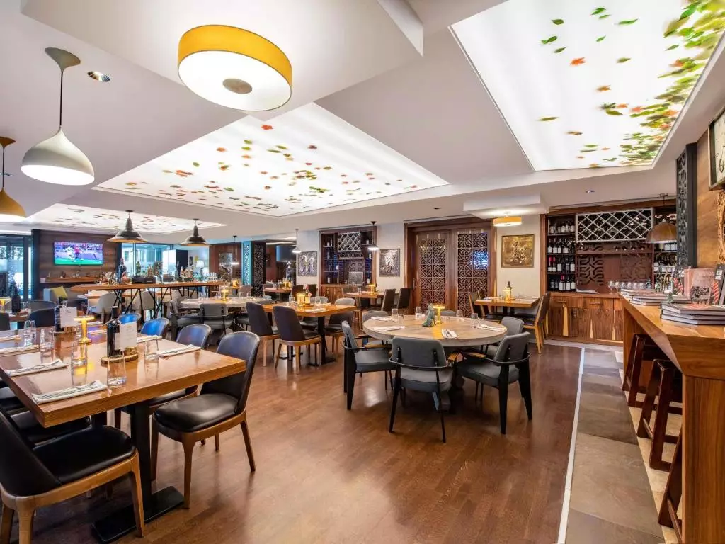 رستوران MERCURE SABURTALO